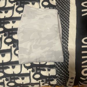 Wunder under lululemon 25” leggings